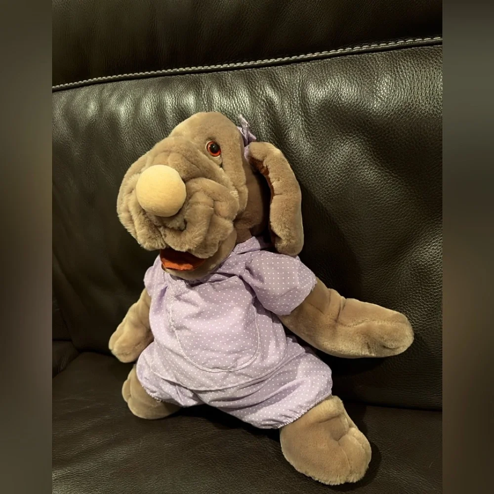 Vintage 1981 Wrinkles Dog Puppet Plush – Original Outfit – Excellent(F17)”✨